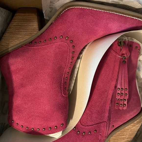 DINGO Fuchsia Pink Suede Studded Classy N Sassy Pointed Toe Western Boot NEW - Picture 7 of 13